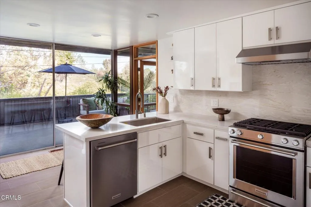 1256 Club House Drive, Pasadena, California 91105 home-pic-18